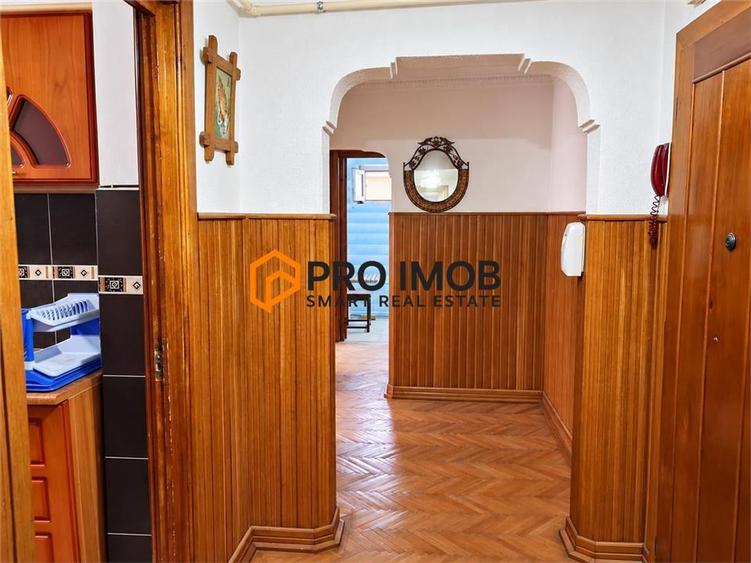 Apartament cu 3 camere decomandat în Micro 12