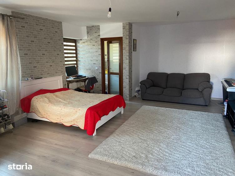 Casă cu 5 camere cu Teren 426 Mp în Central