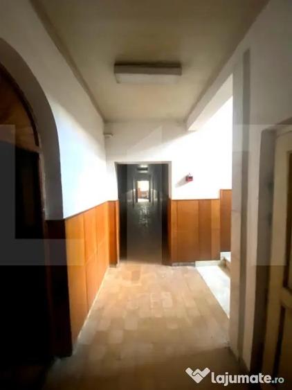 Spațiu comercial, de 594 mp, în Ozun