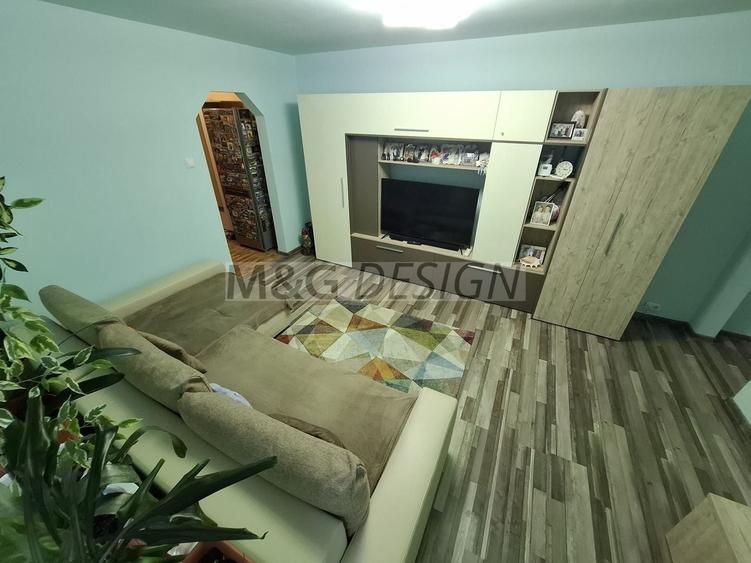 Apartament cu 3 camere semidecomandat, mobilat în Circumvalațiunii