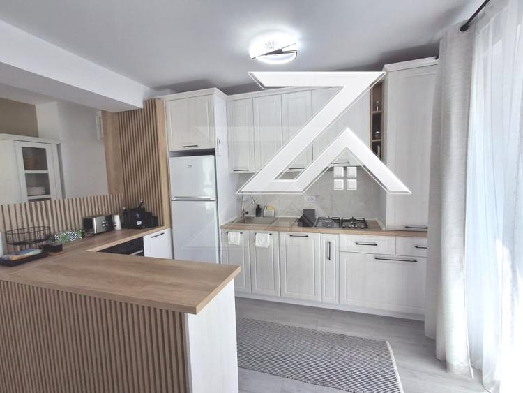 Apartament cu 3 camere decomandat, mobilat în Calea București
