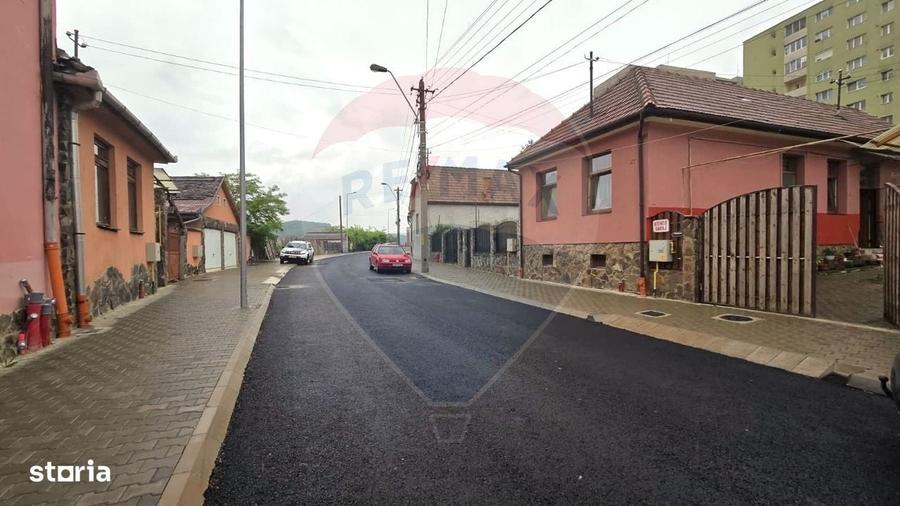 Casă cu 3 camere cu Teren 250 Mp în Central