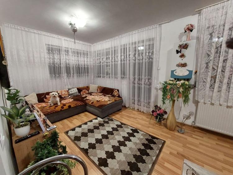 Apartament cu 3 camere semidecomandat, mobilat în Florești — fotografia 3