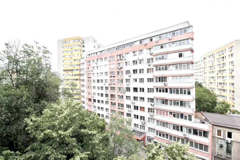 Apartament cu 3 camere decomandat în Teiul Doamnei