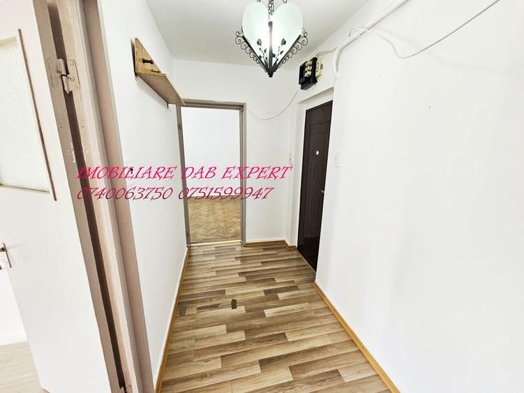 Apartament cu 3 camere decomandat în Piața Centrală