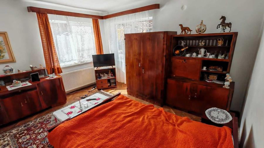 Casă cu 4 camere în Central