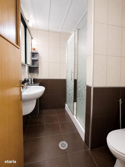 Apartament cu 3 camere decomandat în Tineretului