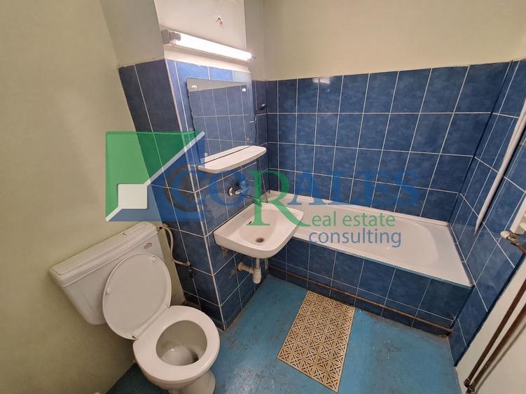 Apartament cu 3 camere decomandat în Lipovei