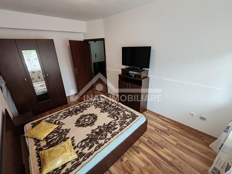 Apartament cu 3 camere semidecomandat, mobilat în Bună Ziua