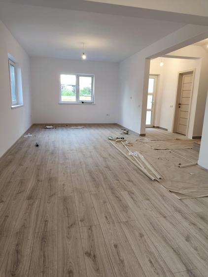 Casă individuală cu 4 camere cu Teren 345 Mp în Joița