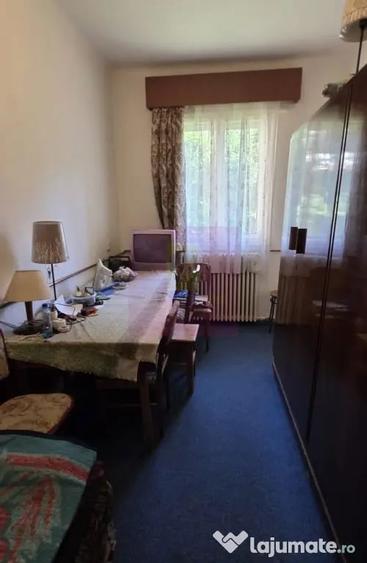 Casă cu 8 camere cu Teren 518 Mp în Central