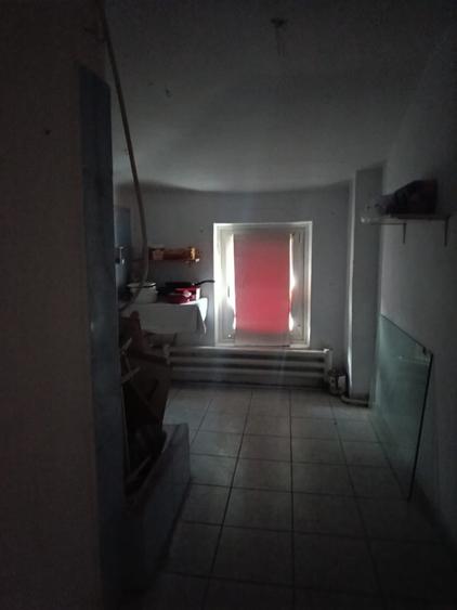 Casă cu 11 camere cu Canalizare în P-ța Victoriei