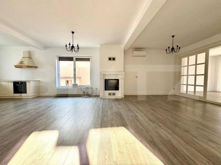 Casă cu 4 camere cu Teren 80 Mp în Central