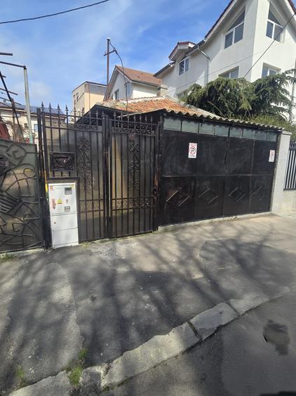 Casă individuală cu 5 camere cu Canalizare în Faleza Nord