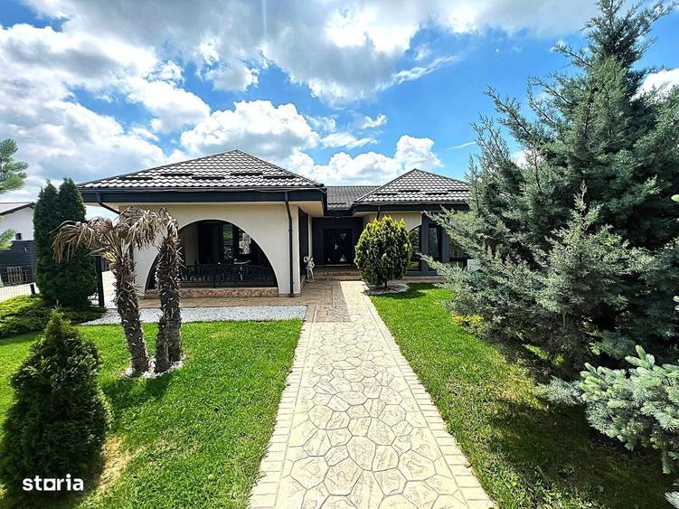 Casă cu 4 camere în Bucium