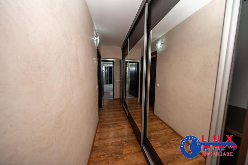 Apartament cu 3 camere decomandat, mobilat în C5
