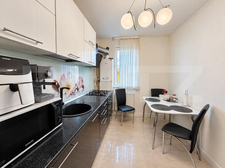 Apartament cu 3 camere decomandat, mobilat în Bucium