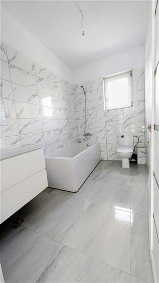 Apartament cu 3 camere decomandat în Bucium