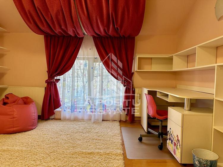 Casă cu 5 camere cu Teren 283 Mp în Aradului
