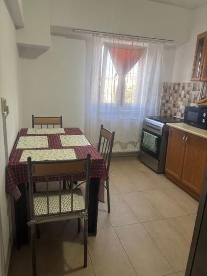 Apartament cu 2 camere decomandat în Trocadero