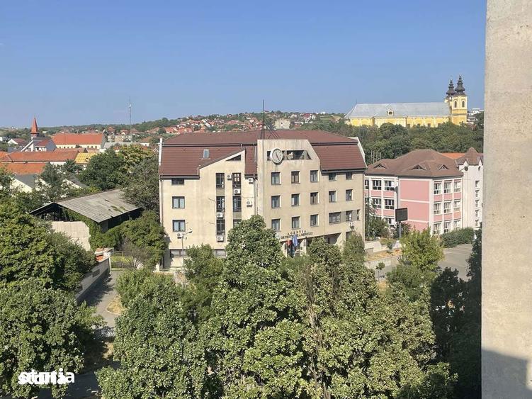 Apartament cu 3 camere decomandat în Dacia