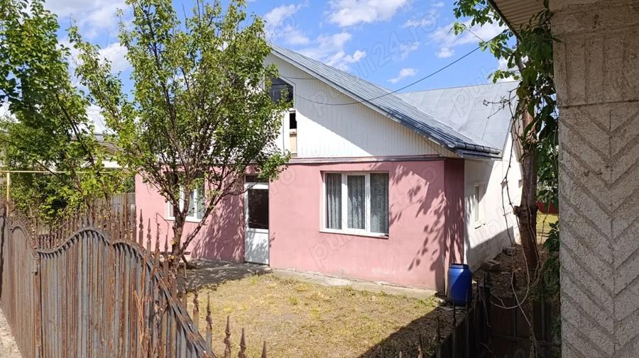 Casă cu 6 camere cu Teren 983 Mp în Central
