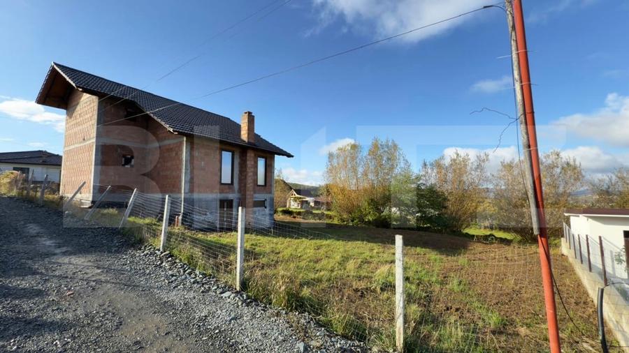 Casă individuală cu 5 camere cu Canalizare în Nord-Est