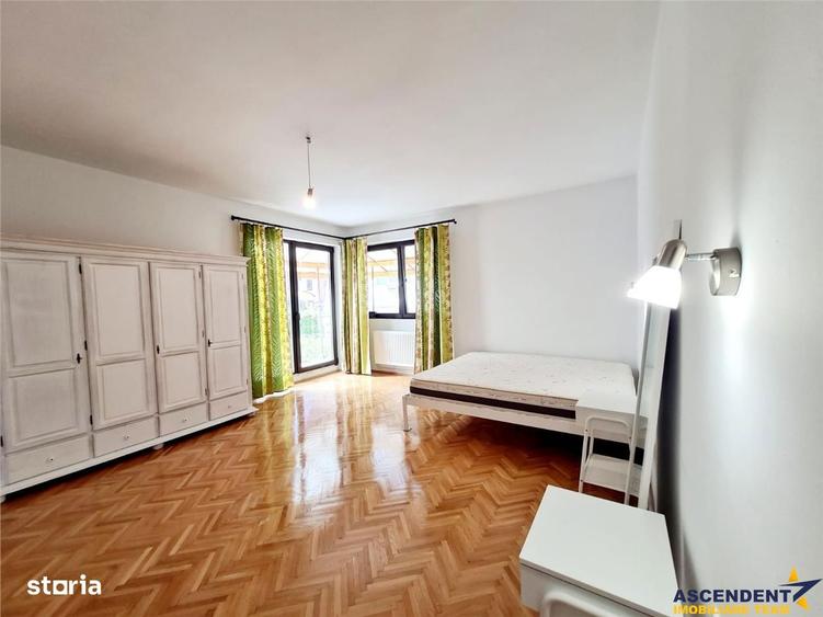 Casă cu 4 camere cu Teren 500 Mp în Central