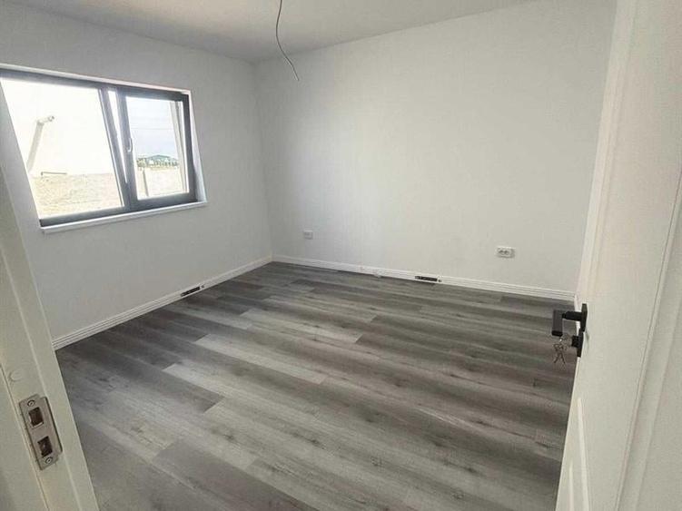 Casă individuală cu 4 camere cu Teren 320 Mp în Cârcea