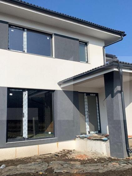 Casă individuală cu 5 camere cu Garaj în Dezmir