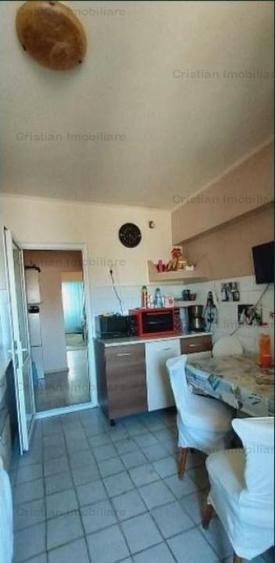 Apartament cu 3 camere decomandat în Calarași 4