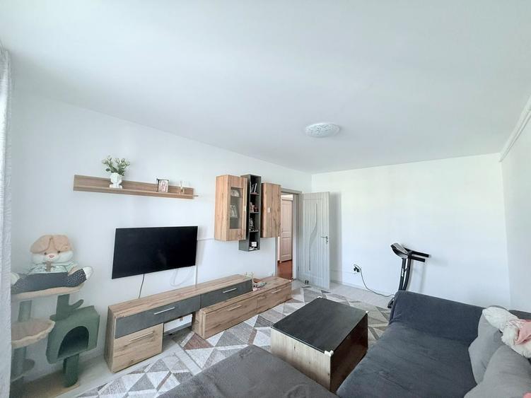 Apartament cu 3 camere decomandat, mobilat în Drumul Taberei