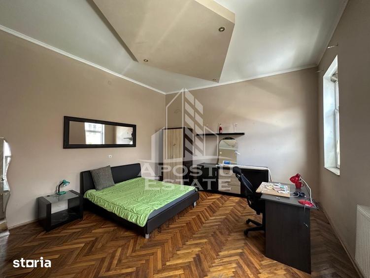 Casă cu 4 camere cu Teren 200 Mp în Central