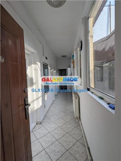 Casă cu 3 camere cu Garaj în Andronache