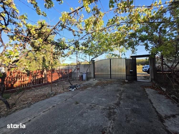 Casă cu 4 camere cu Teren 1190 Mp în Cetariu