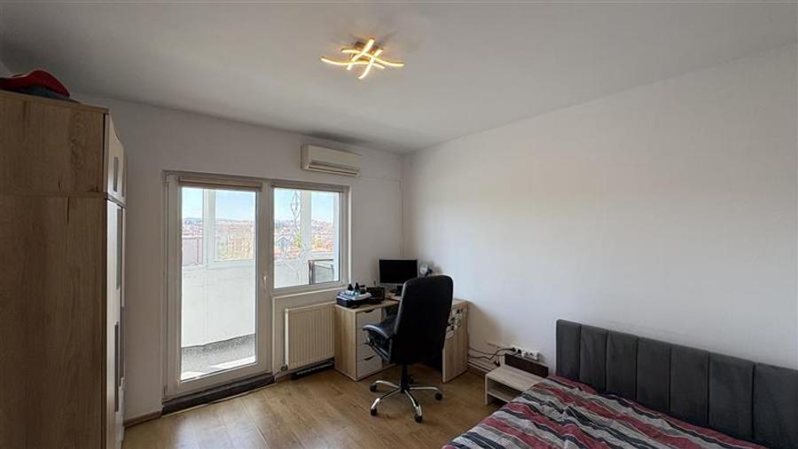 Apartament cu 4 camere semidecomandat, mobilat în Mărăști