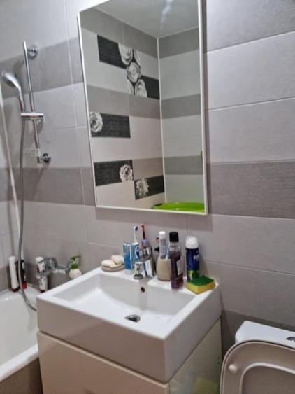 Apartament cu 4 camere decomandat, mobilat în Băneasa