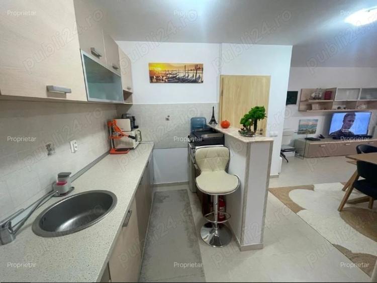 Apartament cu 3 camere decomandat în Neptun
