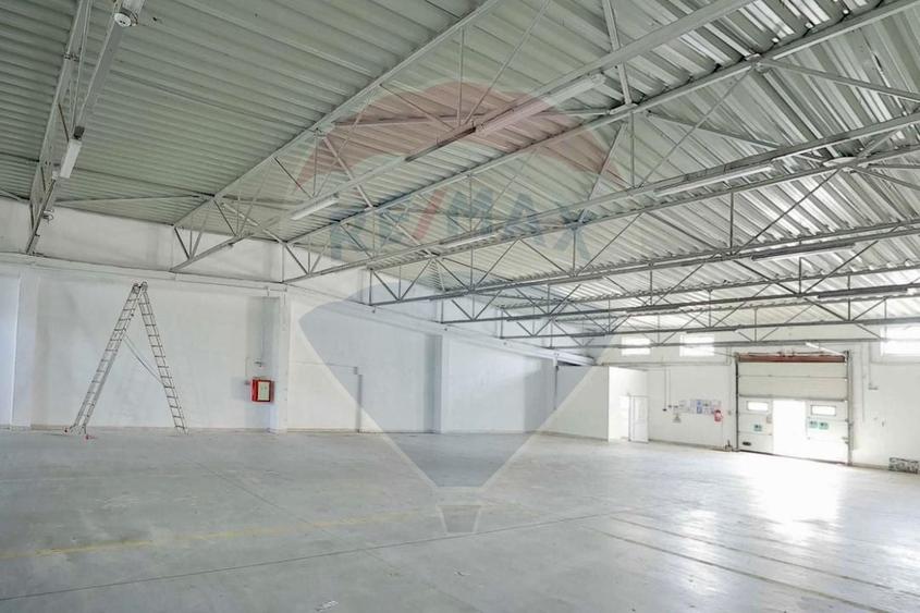 Spațiu industrial, de 10,129 mp, în Exterior Vest