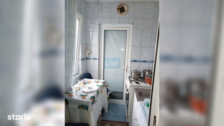 Apartament cu 4 camere decomandat în Micro 40