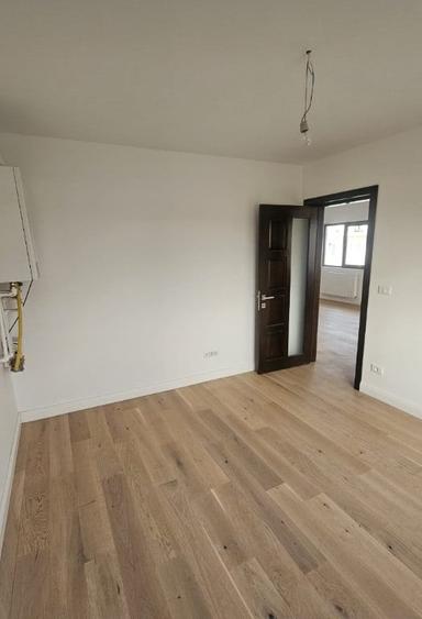 Casa / Vila ( P + 1 ) De Vanzare Zona Burdujeni - 3