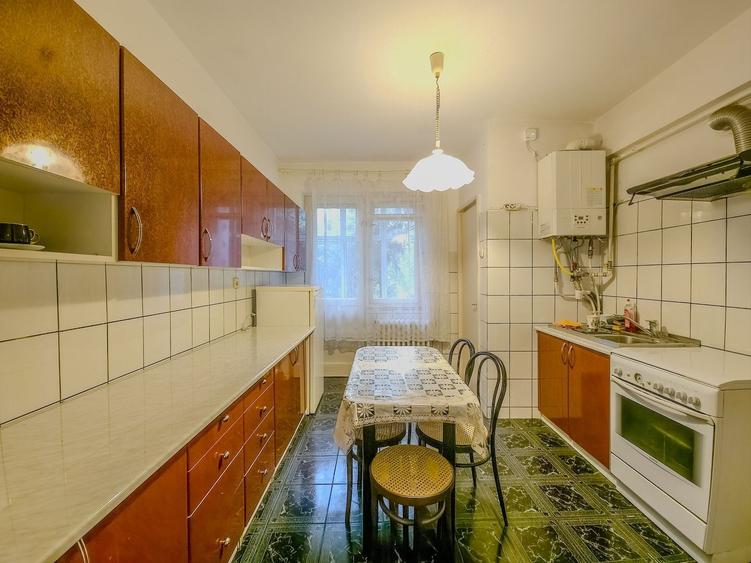Apartament cu 3 camere decomandat în Grigorescu