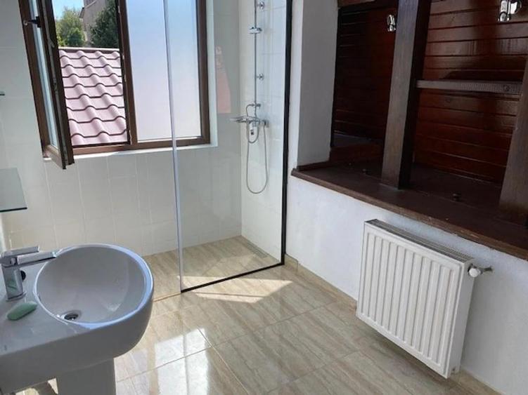 Casă individuală cu 4 camere cu Canalizare în Cotroceni