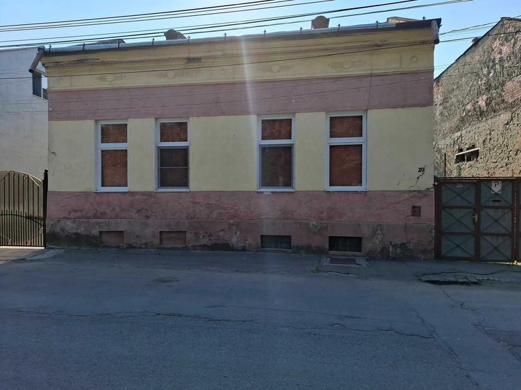 Casă cu 3 camere în Central
