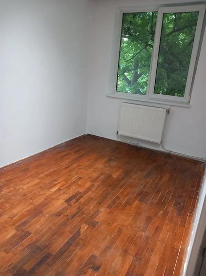 Apartament cu 3 camere semidecomandat în Gară