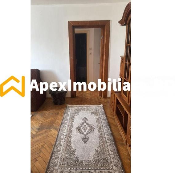 Apartament cu 3 camere semidecomandat în Tineretului — fotografia 1
