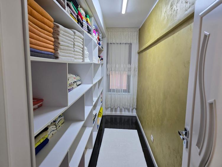 Casă individuală cu 6 camere cu Canalizare în Km 5