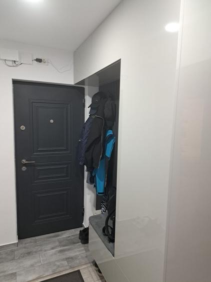 Apartament cu 3 camere decomandat în 1 Decembrie