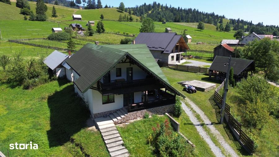 Casă cu 4 camere cu Teren 3000 Mp în Sadova