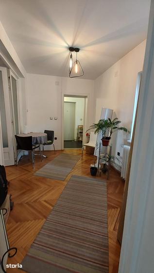 Apartament cu 3 camere decomandat în Central